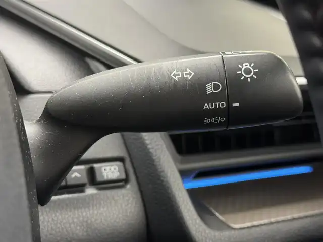 トヨタ プリウス Z 三重県 2023(令5)年 6.8万km プラチナホワイトパールマイカ ハイブリッド/FF/フロアCVT/純正 12.3インチディスプレイオーディオPlus＆ナビ/（FM/AM/TV/Bluetooth/USB/iPod/CarPlay/AndroidAuto/Miracast）/バックガイドモニター/モデリスタエアロ（F/S/R下）/ドライブレコーダー 前後/ETC2.0/Toyota Safety Sense/●プリクラッシュセーフティ/●レーントレーシングアシスト/●レーダークルコン（全車速追従機能付）/●オートハイビーム/●ロードサインアシスト/●ドライバー異常時対応システム/●プロアクティブドライビングアシスト/●発進遅れ告知機能/・緊急時操舵支援＋フロントクロストラフィックアラート/・ブラインドスポットモニター＆＋安心降車アシスト［SEA］＋後方車両接近告知（【OP】周辺車両接近時サポート（録画機能））/・トヨタ チームメイト［アドバンスト パーク］（リモート機能付）/など/装備/・AC100Vアクセサリーコンセント（1500W）/・シートヒーター＆ベンチレーション（D/N）/・オートライト/・LEDヘッドランプ/・オートエアコン/・電子パーキングブレーキ＆ブレーキホールド/・ステアリングスイッチ/・保/取/・19inAW/・スマートキーx2/など