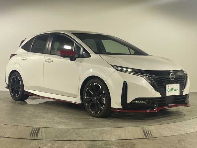 日産 オーラ ニスモ 福岡県 2023(令5)年 1.2万km ピュアホワイトパール 純正9インチナビ/プロパイロット/デジタルインナーミラー/フルセグテレビ/全方位カメラ/ハーフレザー/ETC/ステアリングヒーター/置くだけ充電/アップルカープレイ