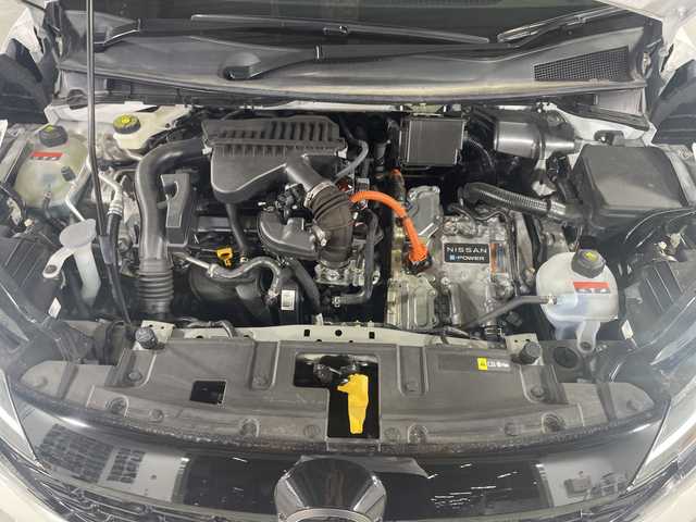 日産 オーラ ニスモ 福岡県 2023(令5)年 1.2万km ピュアホワイトパール 純正9インチナビ/プロパイロット/デジタルインナーミラー/フルセグテレビ/全方位カメラ/ハーフレザー/ETC/ステアリングヒーター/置くだけ充電/アップルカープレイ