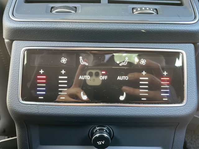 アウディ アウディ Ａ７ SB 40TDIクワトロ Sライン 京都府 2021(令3)年 4万km グレイシアホワイトメタリック 純正ナビ/フルセグTV/Bluetooth/全周囲カメラ/Bカメラ/イージークローザー/前席メモリ付パワーシート/全席シートヒーター/バーチャルコックピット＋/アンビエントライト/レーザーライト/Slineパッケージ/・スポーツサスペンション/・アウディサイドアシスト/・アウディプレセンスリヤ/・S line エクステリア/・デコラティブパネル マットブラッシュトアルミニウム/・マルチカラーアンビエントライティング/・マトリクスLEDヘッドライト　ダイナミックインディケーター付/・LEDリヤコンビネーションランプ