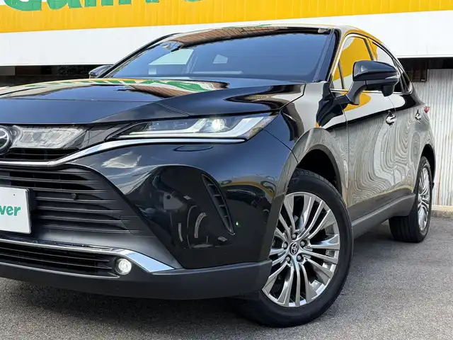 トヨタ ハリアー Z 三重県 2020(令2)年 7.2万km プレシャスブラックパール ワンオーナー/JBLサウンド/トヨタセーフティセンス/　・プリクラッシュセーフティ/　・レーントレーシングアシスト/　・ロードサインアシスト/　・ブラインドスポットモニター/　・クリアランスソナー/　・パーキングサポートブレーキ/　・レーダーグルーズコントロール/　・リアクロストラフィックアラート/　・ドライブモードセレクトスイッチ/メーカーナビ/　・ApppleCarPlay/　・AndroidAuto/　・Bluetooth/　・MiraCast/　・フルセグTV/　・AUX/純正デジタルインナーミラー（録画機能付き）/パワーバックドア/バックガイドモニター/スマートキー/プッシュスタート/オートマチックハイビーム/オートライト/LEDヘッドライト/LEDフォグライト/ハーブレザーシート/D席パワーシート/革巻きステアリング/ステアリングスイッチ/置くだけ充電/ビルトインETC2.0/オートリトラクタブルミラー/ウィンカーミラー/電子パーキングブレーキ/オートブレーキホールド/純正フロアマット/リア席充電用USBポートx２/スペアタイヤ/横滑り防止機能/サイド/カーテン/ニーエアバック