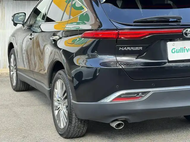 トヨタ ハリアー Z 三重県 2020(令2)年 7.2万km プレシャスブラックパール ワンオーナー/JBLサウンド/トヨタセーフティセンス/　・プリクラッシュセーフティ/　・レーントレーシングアシスト/　・ロードサインアシスト/　・ブラインドスポットモニター/　・クリアランスソナー/　・パーキングサポートブレーキ/　・レーダーグルーズコントロール/　・リアクロストラフィックアラート/　・ドライブモードセレクトスイッチ/メーカーナビ/　・ApppleCarPlay/　・AndroidAuto/　・Bluetooth/　・MiraCast/　・フルセグTV/　・AUX/純正デジタルインナーミラー（録画機能付き）/パワーバックドア/バックガイドモニター/スマートキー/プッシュスタート/オートマチックハイビーム/オートライト/LEDヘッドライト/LEDフォグライト/ハーブレザーシート/D席パワーシート/革巻きステアリング/ステアリングスイッチ/置くだけ充電/ビルトインETC2.0/オートリトラクタブルミラー/ウィンカーミラー/電子パーキングブレーキ/オートブレーキホールド/純正フロアマット/リア席充電用USBポートx２/スペアタイヤ/横滑り防止機能/サイド/カーテン/ニーエアバック