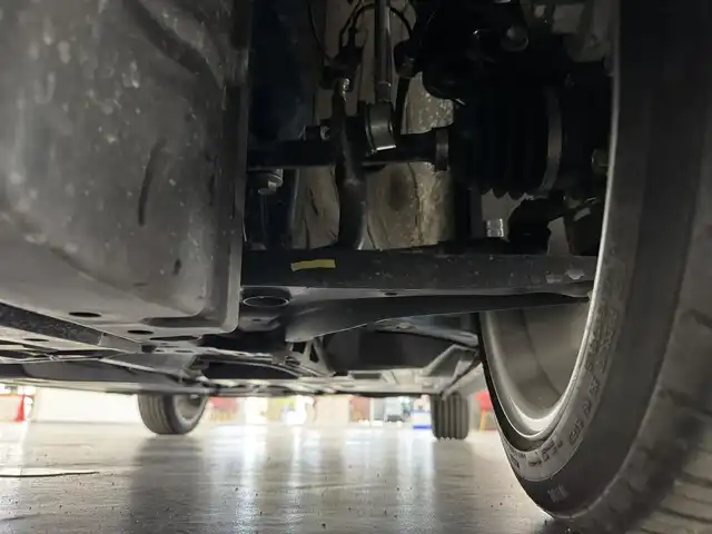 スズキ スイフト スポーツ 三重県 2024(令6)年 0.9万km スピーディーブルーメタリック/ブラック2トーンルーフ プレミアムガソリン・ターボ/FF/MTモード付フロア6AT/JVCケンウッド『彩速ナビ』（8インチ） MDV-S810L/（iPod/USB/SD/MEMORY/CD/DVD/TV/FM/AM/Bluetooth/HDMI/SMART USEN）/バックカメラ/ドライブレコーダー 前後/ビルトイン ETC/スズキセーフティサポート/・デュアルセンサーブレーキサポート/・車線逸脱抑制機能/・車線逸脱警報機能/・ふらつき警報機能/・アダプティブクルーズコントロール（ACC）/・ブラインドスポットモニター（車線変更サポート付）/・リヤクロストラフィックアラート/・リヤパーキングセンサー/・標識認識機能（車両進入禁止、はみ出し通行禁止、最高速度）/装備/・シートヒーター（D）/・オートエアコン/・オートライト/・LED ヘッドライト/・フロント＆リヤフォグライト/・ハイビームアシスト/・プッシュスタート/・ステアリングスイッチ/・パドルシフト/・純正17inAW/・スマートキー