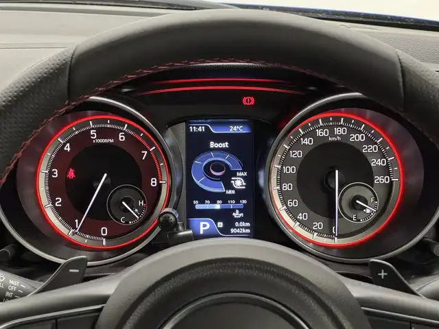 スズキ スイフト スポーツ 三重県 2024(令6)年 0.9万km スピーディーブルーメタリック/ブラック2トーンルーフ プレミアムガソリン・ターボ/FF/MTモード付フロア6AT/JVCケンウッド『彩速ナビ』（8インチ） MDV-S810L/（iPod/USB/SD/MEMORY/CD/DVD/TV/FM/AM/Bluetooth/HDMI/SMART USEN）/バックカメラ/ドライブレコーダー 前後/ビルトイン ETC/スズキセーフティサポート/・デュアルセンサーブレーキサポート/・車線逸脱抑制機能/・車線逸脱警報機能/・ふらつき警報機能/・アダプティブクルーズコントロール（ACC）/・ブラインドスポットモニター（車線変更サポート付）/・リヤクロストラフィックアラート/・リヤパーキングセンサー/・標識認識機能（車両進入禁止、はみ出し通行禁止、最高速度）/装備/・シートヒーター（D）/・オートエアコン/・オートライト/・LED ヘッドライト/・フロント＆リヤフォグライト/・ハイビームアシスト/・プッシュスタート/・ステアリングスイッチ/・パドルシフト/・純正17inAW/・スマートキー