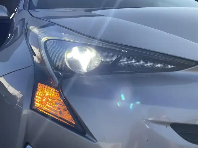 トヨタ プリウス Sセーフティプラス 熊本県 2016(平28)年 13.4万km スティールブロンドM (株)IDOMが運営する【じしゃロン熊本店】の自社ローン専用車両になります。/こちらは現金またはオートローンご利用時の価格です。自社ローンご希望の方は別途その旨お申付け下さい/純正ナビ（ＣＤ　ＤＶＤ　フルセグＴＶ　ＢＴ）　/バックカメラ　/クルーズコントロール　/ヘッドアップディスプレイ　/セーフティセンス　/レーンキープアシスト　/パーキングアシスト　/前後コーナーセンサー　/ドラレコ