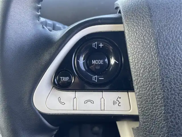 トヨタ プリウス Sセーフティプラス 熊本県 2016(平28)年 13.4万km スティールブロンドM (株)IDOMが運営する【じしゃロン熊本店】の自社ローン専用車両になります。/こちらは現金またはオートローンご利用時の価格です。自社ローンご希望の方は別途その旨お申付け下さい/純正ナビ（ＣＤ　ＤＶＤ　フルセグＴＶ　ＢＴ）　/バックカメラ　/クルーズコントロール　/ヘッドアップディスプレイ　/セーフティセンス　/レーンキープアシスト　/パーキングアシスト　/前後コーナーセンサー　/ドラレコ