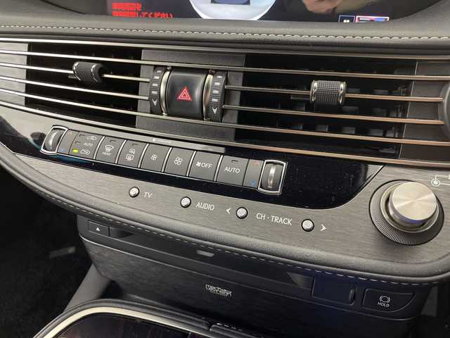 レクサス ＬＳ 500h エグゼクティブ 群馬県 2019(令1)年 11.7万km グラファイトブラックガラスフレーク 純正１２．３型ナビ　バックカメラ　ＥＴＣ２．０　ドラレコ　レザーシート　シートヒーター／シートベンチレーション　パワーシート　後席リラクゼーション機能　衝突被害軽減ブレーキ　ＢＳＭ　ＬＥＤ　禁煙車