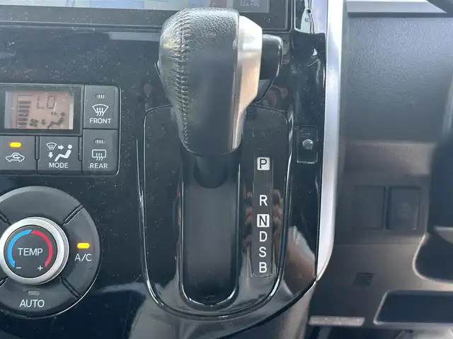 ダイハツ タント カスタム RS SA 滋賀県 2014(平26)年 8.6万km パールホワイトⅢ 禁煙車/純正8型メモリーナビ/・CD/DVD/フルセグ/Bluetooth/バックカメラ/両側自動スライドドア/純正LEDヘッドライト/ステアリングスイッチ/純正１５AW/横滑り防止/衝突軽減ブレーキ/オートライト/ETC/プッシュスタート/スマートキー