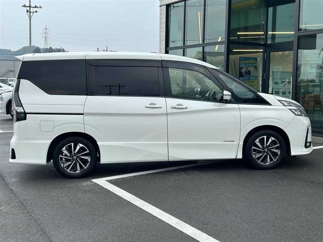 日産 セレナ ハイウェイスター V 愛媛県 2020(令2)年 4.5万km ブリリアントホワイトパール プロパイロット/フリップダウンモニター/両側電動スライドドア/ハンズフリー電動スライドドア/アラウンドビューモニター/純正メモリナビ/CD/DVD/BD/BT/MSV/iPod/フルセグTV/ドライブレコーダー/ビルトインETC/エマージェンシーブレーキ/ブラインドスポットモニター/レーンキープアシストシステム/コーナーセンサー/リア5面スモークフィルム/LEDヘッドライト/オートライト/フォグランプ/純正フロアマット/純正16インチアルミホイール/ドアバイザー/プッシュスタート/スマートキー/スペアキー１本