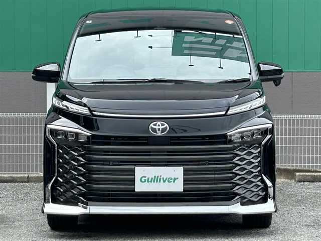 トヨタ ヴォクシー S－Z 千葉県 2025(令7)年 0.1万km未満 アティチュードブラックマイカ 純正ディスプレイオーディオ10.5インチ/純正ナビ/　(フルセグTV/CD/DVD/Bluetooth)/ブラインドスポットモニター/前後コーナーセンサー/ETC2.0/前席シートヒーター/バックカメラ/両側パワースライド/トヨタセーフティセンス/LEDヘッドライト/オートライト/スペアキー/スマートキー/プッシュエンジンスタート/純正アルミホイール