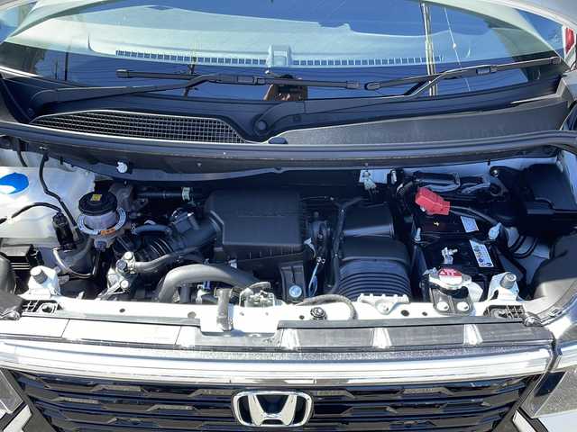 ホンダ Ｎ ＢＯＸ カスタム ターボ 山口県 2025(令7)年 0.6万km プラチナホワイトパール 純正8インチHonda CONNECTナビ/・フルセグテレビ/・Bluetooth接続/バックカメラ/ビルトインETC/ドライブレコーダー/ホンダセンシング/・衝突軽減ブレーキ/・踏み間違い衝突軽減システム/・急アクセル抑制機能/・路外逸脱抑制機能/・歩行者事故低減ステアリング/・アダプティブクルーズコントロール/・車線維持支援システム/・先行車発進お知らせ機能/・標識認識機能/・エマージェンシーストップシグナル/パドルシフト/USB入力端子/両側パワースライドドア/ハーフレザーシート/シートヒーター/チップアップシート/純正フロアマット/スマートキー/プッシュスタート/スペアキー/純正15インチアルミホイール/ウィンカーミラー/保証書