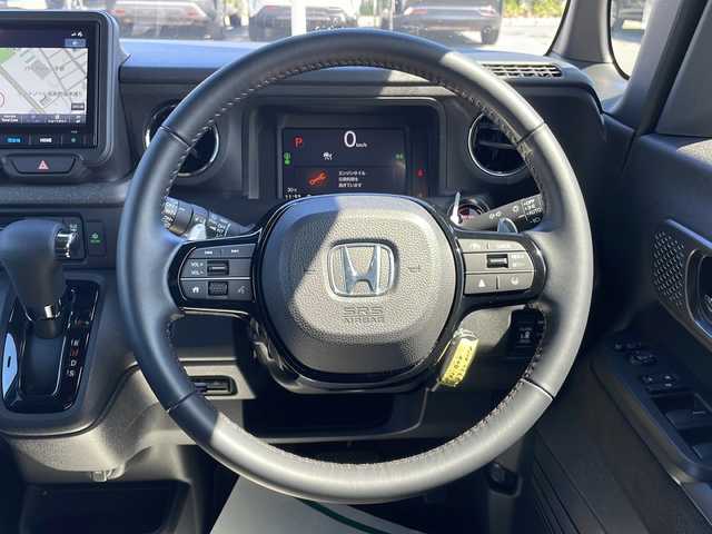 ホンダ Ｎ ＢＯＸ カスタム ターボ 山口県 2025(令7)年 0.6万km プラチナホワイトパール 純正8インチHonda CONNECTナビ/・フルセグテレビ/・Bluetooth接続/バックカメラ/ビルトインETC/ドライブレコーダー/ホンダセンシング/・衝突軽減ブレーキ/・踏み間違い衝突軽減システム/・急アクセル抑制機能/・路外逸脱抑制機能/・歩行者事故低減ステアリング/・アダプティブクルーズコントロール/・車線維持支援システム/・先行車発進お知らせ機能/・標識認識機能/・エマージェンシーストップシグナル/パドルシフト/USB入力端子/両側パワースライドドア/ハーフレザーシート/シートヒーター/チップアップシート/純正フロアマット/スマートキー/プッシュスタート/スペアキー/純正15インチアルミホイール/ウィンカーミラー/保証書