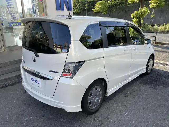 ホンダ フリード ハイブリット ジャストセレクション 福岡県 2013(平25)年 9.6万km ホワイトオーキッドパール (株)IDOMが運営する【じしゃロン八幡西店】の自社ローン専用車両になります。こちらは現金またはオートローンご利用時の価格です。自社ローンご希望の方は別途その旨お申付け下さい/純正ナビ(VXM-145VFi)/【Bluetooth・CD・DVD・TV】/バックカメラ/純正フリップダウンモニター/ETC/クルーズコントロール/両側パワースライドドア/スマートキー/オートライト/ステアリングスイッチ
