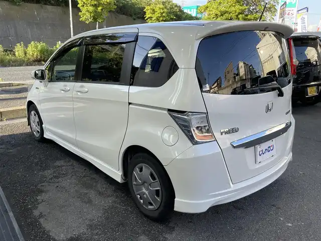 ホンダ フリード ハイブリット ジャストセレクション 福岡県 2013(平25)年 9.6万km ホワイトオーキッドパール (株)IDOMが運営する【じしゃロン八幡西店】の自社ローン専用車両になります。こちらは現金またはオートローンご利用時の価格です。自社ローンご希望の方は別途その旨お申付け下さい/純正ナビ(VXM-145VFi)/【Bluetooth・CD・DVD・TV】/バックカメラ/純正フリップダウンモニター/ETC/クルーズコントロール/両側パワースライドドア/スマートキー/オートライト/ステアリングスイッチ