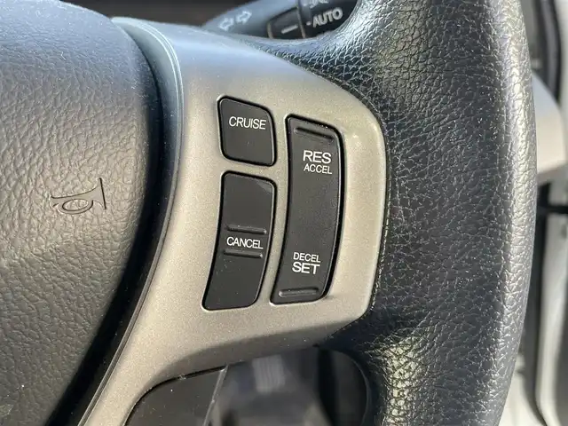 ホンダ フリード ハイブリット ジャストセレクション 福岡県 2013(平25)年 9.6万km ホワイトオーキッドパール (株)IDOMが運営する【じしゃロン八幡西店】の自社ローン専用車両になります。こちらは現金またはオートローンご利用時の価格です。自社ローンご希望の方は別途その旨お申付け下さい/純正ナビ(VXM-145VFi)/【Bluetooth・CD・DVD・TV】/バックカメラ/純正フリップダウンモニター/ETC/クルーズコントロール/両側パワースライドドア/スマートキー/オートライト/ステアリングスイッチ