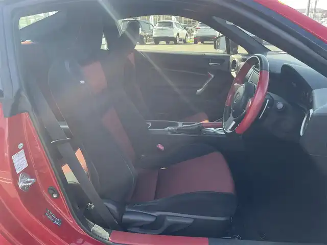 トヨタ ８６ GT 熊本県 2012(平24)年 10.3万km ライトニングレッド (株)IDOMが運営する【じしゃロン熊本店】の自社ローン専用車両になります。/こちらは現金またはオートローンご利用時の価格です。自社ローンご希望の方は別途その旨お申付け下さい/純正ナビ（ＣＤ　ＤＶＤ　ＳＤ　ワンセグＴＶ　ＢＴ）　/バックカメラ　/ＥＴＣ　/パドルシフト　/ＨＩＤヘッドライト　/Ｗ＋サイドエアバッグ　/カーテンエアバッグ　/プッシュスタート　/スマートキー　/電動格納ミラー