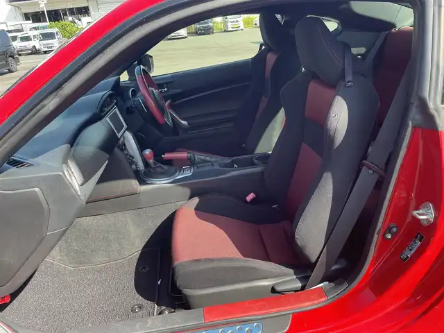 トヨタ ８６ GT 熊本県 2012(平24)年 10.3万km ライトニングレッド (株)IDOMが運営する【じしゃロン熊本店】の自社ローン専用車両になります。/こちらは現金またはオートローンご利用時の価格です。自社ローンご希望の方は別途その旨お申付け下さい/純正ナビ（ＣＤ　ＤＶＤ　ＳＤ　ワンセグＴＶ　ＢＴ）　/バックカメラ　/ＥＴＣ　/パドルシフト　/ＨＩＤヘッドライト　/Ｗ＋サイドエアバッグ　/カーテンエアバッグ　/プッシュスタート　/スマートキー　/電動格納ミラー