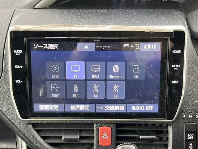 トヨタ ヴォクシー ZS 煌Ⅲ 愛知県 2021(令3)年 3.2万km ホワイトパールクリスタルシャイン 特別仕様車/純正１０インチＳＤナビ(NSZN-Z68T)/（フルセグTV/CD/ＤＶＤ/Ｂｌｕｅｔｏｏｔｈ）　/フリップダウンモニター　/両側パワースライドドア　/トヨタセーフティセンス/・レーンキープアシスト　/・クルーズコントロール　/・オートマチックハイビーム/・誤発進抑制機能/ＥＴＣ　/ドライブレコーダー/LEDヘッドライト/フォグランプ/オートライト/横滑り防止装置/純正１６インチアルミホイール/バックカメラ