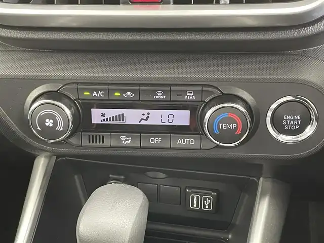 ダイハツ ロッキー X 大分県 2024(令6)年 1.3万km グレーマイカM ワンオーナー/禁煙車/スマートアシススト/衝突回避支援ブレーキ機能（対車両・対歩行者［昼夜］）/衝突警報機能（対車両・対歩行者［昼夜］）/ブレーキ制御付誤発進抑制機能（前方・後方）/車線逸脱抑制制御機能/車線逸脱警報機能/路側逸脱警報機能/ふらつき警報/先行車発進お知らせ機能/標識認識機能(進入禁止/最高速度/一時停止)/AHB（オートハイビーム）/9型ディスプレイオーディオ/・フルセグTV、BT対応/、HDMI、USB/・AppleCarPlay、AndroidAuto/ステアリングスイッチ/バックカメラ/ビルトインETC/純正ドライブレコーダー/アイドリングストップ/横滑り防止装置/電動格納ミラー/純正フロアマット/オートライト/LEDヘッドライト/純正16インチアルミホイール/保証書、取説、スペアキー有り