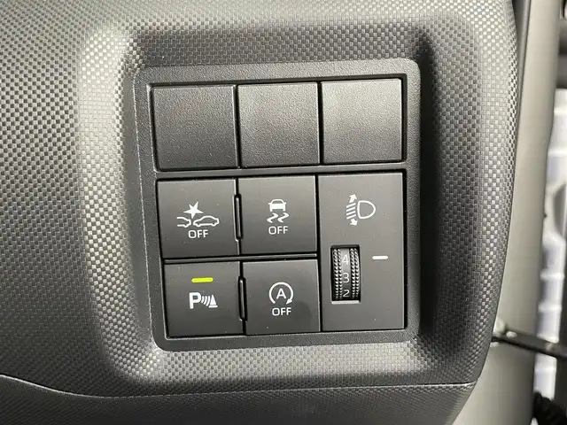 ダイハツ ロッキー X 大分県 2024(令6)年 1.3万km グレーマイカM ワンオーナー/禁煙車/スマートアシススト/衝突回避支援ブレーキ機能（対車両・対歩行者［昼夜］）/衝突警報機能（対車両・対歩行者［昼夜］）/ブレーキ制御付誤発進抑制機能（前方・後方）/車線逸脱抑制制御機能/車線逸脱警報機能/路側逸脱警報機能/ふらつき警報/先行車発進お知らせ機能/標識認識機能(進入禁止/最高速度/一時停止)/AHB（オートハイビーム）/9型ディスプレイオーディオ/・フルセグTV、BT対応/、HDMI、USB/・AppleCarPlay、AndroidAuto/ステアリングスイッチ/バックカメラ/ビルトインETC/純正ドライブレコーダー/アイドリングストップ/横滑り防止装置/電動格納ミラー/純正フロアマット/オートライト/LEDヘッドライト/純正16インチアルミホイール/保証書、取説、スペアキー有り
