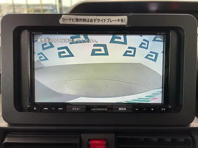 ダイハツ タント X 鹿児島県 2022(令4)年 6.1万km ブライトシルバーメタリック 禁煙車　/片側パワスラ　/社外ナビ　/Ｂｌｕｅｔｏｏｔｈ　/バックカメラ　/ビルドインＥＴＣ　/前後コーナーセンサー　/オートマチックハイビーム　/スマートキー　/プッシュスタート　/アイドリングストップ　/スペアキー/DN席シートヒーター/LEDヘッドライト/電格ミラー/後席テーブル/純正アルミ/カーテンエアバッグ