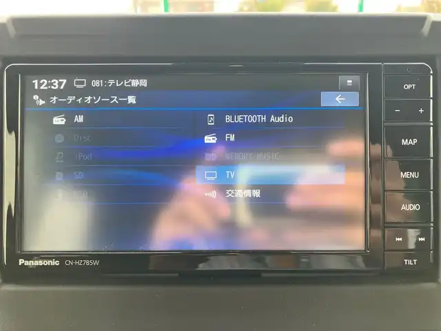 スズキ ジムニー シエラ JC 静岡県 2023(令5)年 2.1万km ブルーイッシュブラックパール3 SDナビ(CD/DVD/BT/フルセグ)/ETC/クルーズコントロール/エンジンスタートボタン/スマートキー/スペアキー１本/パワーステアリング/パワーウィンドウ/4WD/アイドリングストップ/オートエアコン/ETC/純正フロアマット/純正アルミホイール/布シート/D席N席シートヒーター/背面タイヤ/ABS/横滑り防止装置/センターデフロック/レーンキープアシスト/オートライト/オートマチックハイビーム/ダウンヒルアシストコントロール/LEDヘッドライト/W+サイドエアバッグ/衝突軽減システム
