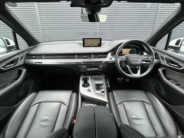 アウディ Ｑ７ 55TFSIクワトロ Sライン 茨城県 2018(平30)年 4.1万km グレイシアホワイトメタリック 7シ-タ-パッケージ /リアアシスタンスパッケージ /フリップダウンモニター /マトリクスLED /バーチャルコックピット /360度カメラ/黒革 /シートヒーター /M付パワーシート /パワーテールゲート /アウディプレセンス /ACC /LKA /BSM /ナビ /12セグ /CarPlay/BT/DVD/CD/パドルシフト/純正20インチAW/ドラレコ/禁煙車