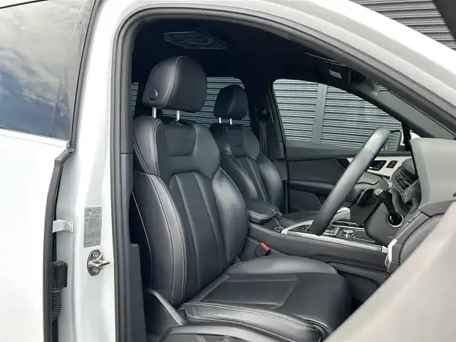 アウディ Ｑ７ 55TFSIクワトロ Sライン 茨城県 2018(平30)年 4.1万km グレイシアホワイトメタリック 7シ-タ-パッケージ /リアアシスタンスパッケージ /フリップダウンモニター /マトリクスLED /バーチャルコックピット /360度カメラ/黒革 /シートヒーター /M付パワーシート /パワーテールゲート /アウディプレセンス /ACC /LKA /BSM /ナビ /12セグ /CarPlay/BT/DVD/CD/パドルシフト/純正20インチAW/ドラレコ/禁煙車