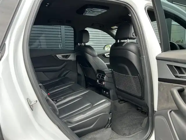 アウディ Ｑ７ 55TFSIクワトロ Sライン 茨城県 2018(平30)年 4.1万km グレイシアホワイトメタリック 7シ-タ-パッケージ /リアアシスタンスパッケージ /フリップダウンモニター /マトリクスLED /バーチャルコックピット /360度カメラ/黒革 /シートヒーター /M付パワーシート /パワーテールゲート /アウディプレセンス /ACC /LKA /BSM /ナビ /12セグ /CarPlay/BT/DVD/CD/パドルシフト/純正20インチAW/ドラレコ/禁煙車