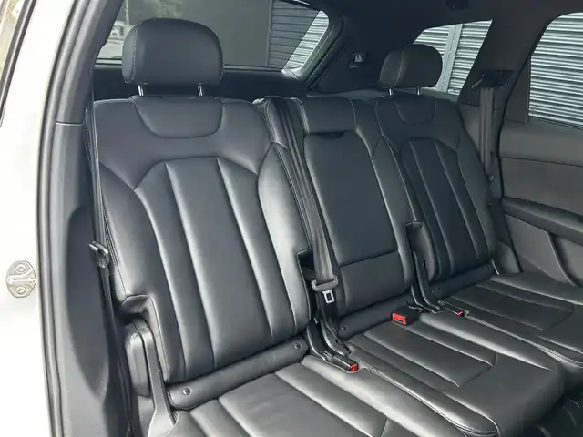 アウディ Ｑ７ 55TFSIクワトロ Sライン 茨城県 2018(平30)年 4.1万km グレイシアホワイトメタリック 7シ-タ-パッケージ /リアアシスタンスパッケージ /フリップダウンモニター /マトリクスLED /バーチャルコックピット /360度カメラ/黒革 /シートヒーター /M付パワーシート /パワーテールゲート /アウディプレセンス /ACC /LKA /BSM /ナビ /12セグ /CarPlay/BT/DVD/CD/パドルシフト/純正20インチAW/ドラレコ/禁煙車