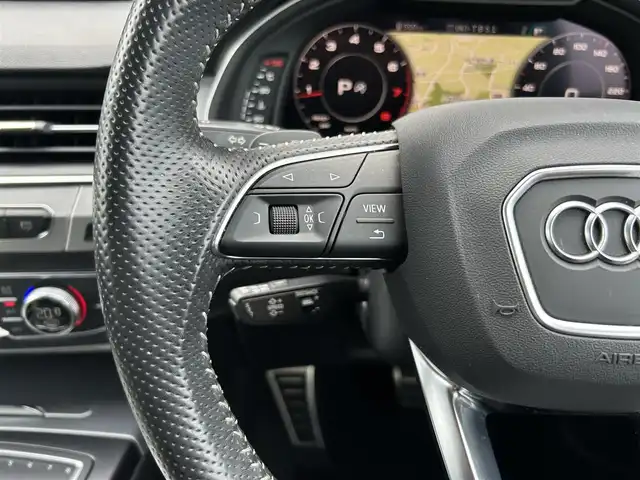 アウディ Ｑ７ 55TFSIクワトロ Sライン 茨城県 2018(平30)年 4.1万km グレイシアホワイトメタリック 7シ-タ-パッケージ /リアアシスタンスパッケージ /フリップダウンモニター /マトリクスLED /バーチャルコックピット /360度カメラ/黒革 /シートヒーター /M付パワーシート /パワーテールゲート /アウディプレセンス /ACC /LKA /BSM /ナビ /12セグ /CarPlay/BT/DVD/CD/パドルシフト/純正20インチAW/ドラレコ/禁煙車