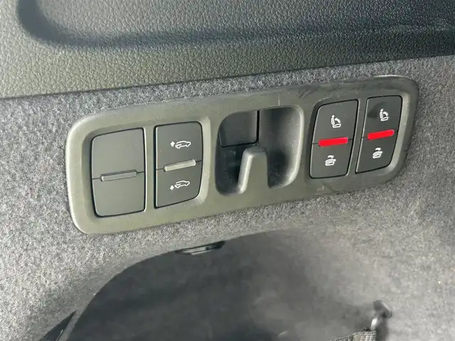 アウディ Ｑ７ 55TFSIクワトロ Sライン 茨城県 2018(平30)年 4.1万km グレイシアホワイトメタリック 7シ-タ-パッケージ /リアアシスタンスパッケージ /フリップダウンモニター /マトリクスLED /バーチャルコックピット /360度カメラ/黒革 /シートヒーター /M付パワーシート /パワーテールゲート /アウディプレセンス /ACC /LKA /BSM /ナビ /12セグ /CarPlay/BT/DVD/CD/パドルシフト/純正20インチAW/ドラレコ/禁煙車
