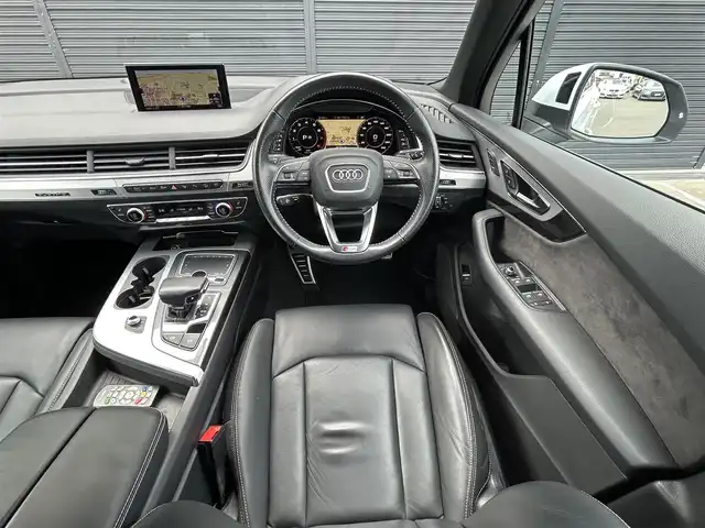 アウディ Ｑ７ 55TFSIクワトロ Sライン 茨城県 2018(平30)年 4.1万km グレイシアホワイトメタリック 7シ-タ-パッケージ /リアアシスタンスパッケージ /フリップダウンモニター /マトリクスLED /バーチャルコックピット /360度カメラ/黒革 /シートヒーター /M付パワーシート /パワーテールゲート /アウディプレセンス /ACC /LKA /BSM /ナビ /12セグ /CarPlay/BT/DVD/CD/パドルシフト/純正20インチAW/ドラレコ/禁煙車