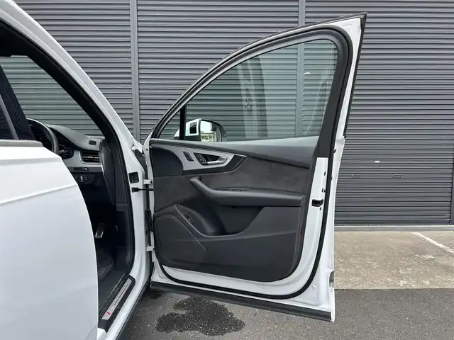 アウディ Ｑ７ 55TFSIクワトロ Sライン 茨城県 2018(平30)年 4.1万km グレイシアホワイトメタリック 7シ-タ-パッケージ /リアアシスタンスパッケージ /フリップダウンモニター /マトリクスLED /バーチャルコックピット /360度カメラ/黒革 /シートヒーター /M付パワーシート /パワーテールゲート /アウディプレセンス /ACC /LKA /BSM /ナビ /12セグ /CarPlay/BT/DVD/CD/パドルシフト/純正20インチAW/ドラレコ/禁煙車
