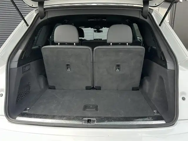 アウディ Ｑ７ 55TFSIクワトロ Sライン 茨城県 2018(平30)年 4.1万km グレイシアホワイトメタリック 7シ-タ-パッケージ /リアアシスタンスパッケージ /フリップダウンモニター /マトリクスLED /バーチャルコックピット /360度カメラ/黒革 /シートヒーター /M付パワーシート /パワーテールゲート /アウディプレセンス /ACC /LKA /BSM /ナビ /12セグ /CarPlay/BT/DVD/CD/パドルシフト/純正20インチAW/ドラレコ/禁煙車