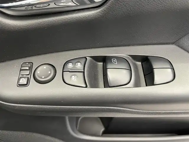 日産 セレナ ハイウェイスター V 鹿児島県 2020(令2)年 5.9万km ダイヤモンドブラック 禁煙/純正ナビ（CD/DVD/Bluetooth/フルセグTV）/バックカメラ　/プロパイロット/追従クルーズコントロール　/衝突軽減ブレーキ　/前後コーナーセンサー/レーンキープアシスト/横滑り防止　/両側パワースライドドア　/電動パーキングブレーキ　/前方ドライブレコーダー　/ＥＴＣ　/革巻きステアリング　/純正アルミホイール/純正フロアマット