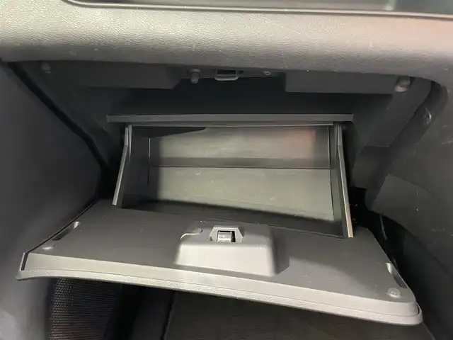 日産 セレナ ハイウェイスター V 鹿児島県 2020(令2)年 5.9万km ダイヤモンドブラック 禁煙/純正ナビ（CD/DVD/Bluetooth/フルセグTV）/バックカメラ　/プロパイロット/追従クルーズコントロール　/衝突軽減ブレーキ　/前後コーナーセンサー/レーンキープアシスト/横滑り防止　/両側パワースライドドア　/電動パーキングブレーキ　/前方ドライブレコーダー　/ＥＴＣ　/革巻きステアリング　/純正アルミホイール/純正フロアマット
