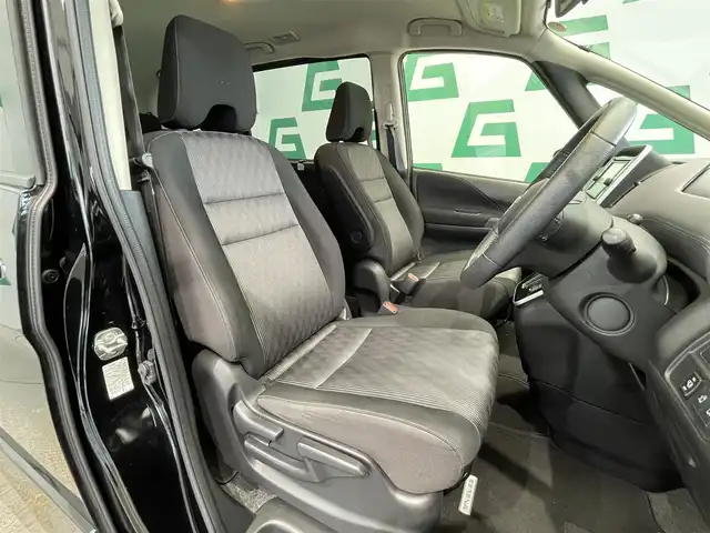 日産 セレナ ハイウェイスター V 鹿児島県 2020(令2)年 5.9万km ダイヤモンドブラック 禁煙/純正ナビ（CD/DVD/Bluetooth/フルセグTV）/バックカメラ　/プロパイロット/追従クルーズコントロール　/衝突軽減ブレーキ　/前後コーナーセンサー/レーンキープアシスト/横滑り防止　/両側パワースライドドア　/電動パーキングブレーキ　/前方ドライブレコーダー　/ＥＴＣ　/革巻きステアリング　/純正アルミホイール/純正フロアマット
