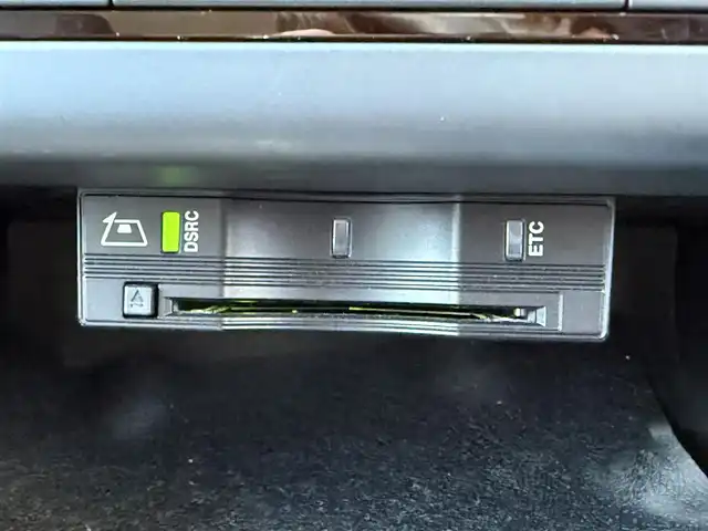 ランドローバー ランドローバー ディスカバリースポーツ　HSE 静岡県 2017(平29)年 1.5万km Ｄグリーン レザーシート/BSM/MERIDIANサウンド/純正ナビ/(Bluetooth/フルセグ)/360°カメラ/パーキングアシスト/ダウンヒルアシストコントロール/メモリー付パワーシート/シートヒーター/スマートキー/フロアマット/純正19インチアルミホイール/保証書/取扱説明書/スペアキー