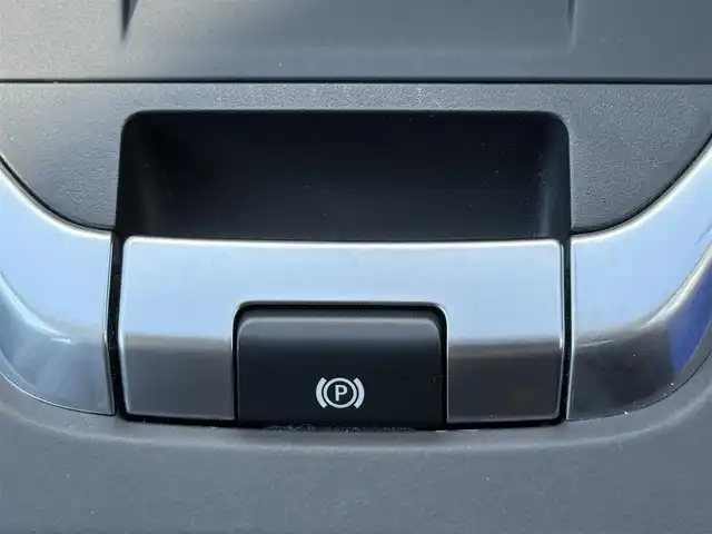 ランドローバー ランドローバー ディスカバリースポーツ　HSE 静岡県 2017(平29)年 1.5万km Ｄグリーン レザーシート/BSM/MERIDIANサウンド/純正ナビ/(Bluetooth/フルセグ)/360°カメラ/パーキングアシスト/ダウンヒルアシストコントロール/メモリー付パワーシート/シートヒーター/スマートキー/フロアマット/純正19インチアルミホイール/保証書/取扱説明書/スペアキー