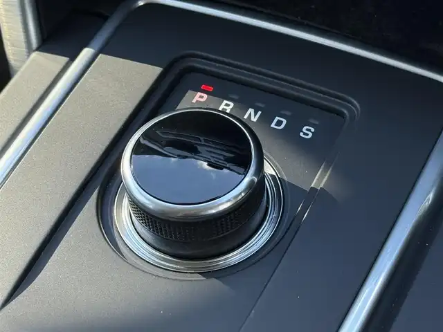 ランドローバー ランドローバー ディスカバリースポーツ　HSE 静岡県 2017(平29)年 1.5万km Ｄグリーン レザーシート/BSM/MERIDIANサウンド/純正ナビ/(Bluetooth/フルセグ)/360°カメラ/パーキングアシスト/ダウンヒルアシストコントロール/メモリー付パワーシート/シートヒーター/スマートキー/フロアマット/純正19インチアルミホイール/保証書/取扱説明書/スペアキー