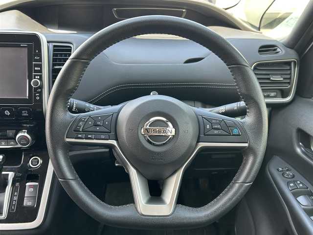 日産 セレナ ハイウェイスター 25thSP B 静岡県 2017(平29)年 7.2万km ブリリアントホワイトパール 純正ナビMM516D-L/・Ｂｌｕｅｔｏｏｔｈ接続可/・ＣＤ/ＤＶＤ再生（Blu-ray対応）/・AM/FM/アラウンドビューモニター/デジタルインナーミラー/プロパイロット/レーダークルーズコントロール/両側パワースライドドア/前後コーナーセンサー/リモコンエンジンスターター/ビルトインＥＴＣ/LEDオートライト/エマージェンシーブレーキ/横滑り防止装置/純正アルミホイール/純正フロアマット/プッシュスタート/スマートキー/スペアキー/取扱説明書