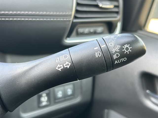 日産 セレナ ハイウェイスター 25thSP B 静岡県 2017(平29)年 7.2万km ブリリアントホワイトパール 純正ナビMM516D-L/・Ｂｌｕｅｔｏｏｔｈ接続可/・ＣＤ/ＤＶＤ再生（Blu-ray対応）/・AM/FM/アラウンドビューモニター/デジタルインナーミラー/プロパイロット/レーダークルーズコントロール/両側パワースライドドア/前後コーナーセンサー/リモコンエンジンスターター/ビルトインＥＴＣ/LEDオートライト/エマージェンシーブレーキ/横滑り防止装置/純正アルミホイール/純正フロアマット/プッシュスタート/スマートキー/スペアキー/取扱説明書