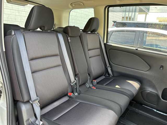 日産 セレナ ハイウェイスター 25thSP B 静岡県 2017(平29)年 7.2万km ブリリアントホワイトパール 純正ナビMM516D-L/・Ｂｌｕｅｔｏｏｔｈ接続可/・ＣＤ/ＤＶＤ再生（Blu-ray対応）/・AM/FM/アラウンドビューモニター/デジタルインナーミラー/プロパイロット/レーダークルーズコントロール/両側パワースライドドア/前後コーナーセンサー/リモコンエンジンスターター/ビルトインＥＴＣ/LEDオートライト/エマージェンシーブレーキ/横滑り防止装置/純正アルミホイール/純正フロアマット/プッシュスタート/スマートキー/スペアキー/取扱説明書