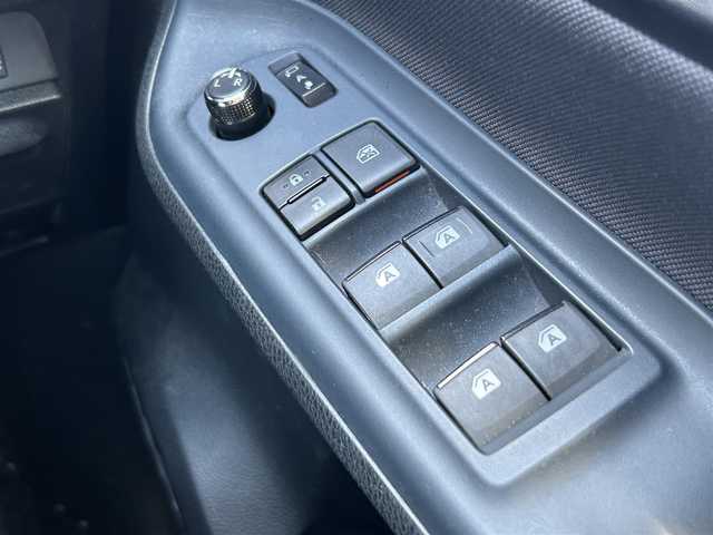 トヨタ ノア Si 奈良県 2016(平28)年 6.7万km ブラック 純正ナビ　[NSZN-W64T]/(BT/FM/AM)/両側パワースライドドア　/フルセグＴＶ /バックカメラ /ビルトインETC /前方ドライブレコーダー /純正16型AW /スペアキー /衝突被害軽減システム /車線逸脱警報 /革巻きステアリング /フォグライト