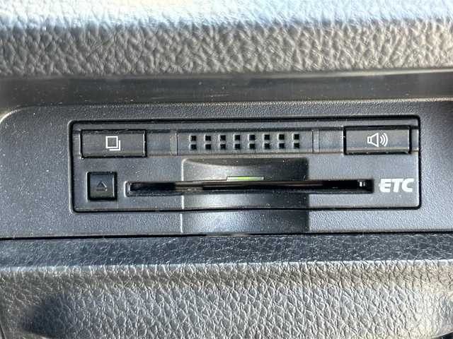 トヨタ ノア Si 奈良県 2016(平28)年 6.7万km ブラック 純正ナビ　[NSZN-W64T]/(BT/FM/AM)/両側パワースライドドア　/フルセグＴＶ /バックカメラ /ビルトインETC /前方ドライブレコーダー /純正16型AW /スペアキー /衝突被害軽減システム /車線逸脱警報 /革巻きステアリング /フォグライト