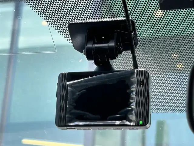 トヨタ ノア Si 奈良県 2016(平28)年 6.7万km ブラック 純正ナビ　[NSZN-W64T]/(BT/FM/AM)/両側パワースライドドア　/フルセグＴＶ /バックカメラ /ビルトインETC /前方ドライブレコーダー /純正16型AW /スペアキー /衝突被害軽減システム /車線逸脱警報 /革巻きステアリング /フォグライト