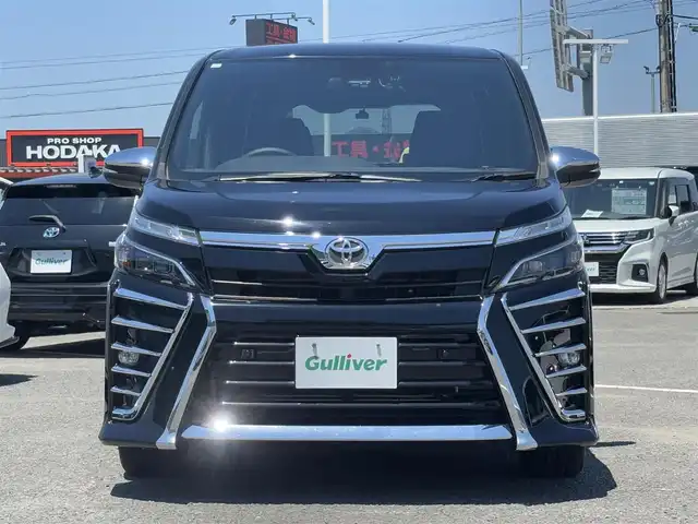 トヨタ ヴォクシー ZS 煌Ⅱ 徳島県 2020(令2)年 5万km ブラック ・ケンウッド９型ナビバックモニター/・カロッツェリアフリップダウンモニター/・両側パワースライドドア/・ＥＴＣ/・クルーズコントロール/・前後ドライブレコーダー/・後席エアコン/・フルセグテレビ/・衝突軽減ブレーキ/・純正フロアマット/・純正アルミホイール/・LEDヘッドライト/・フォグランプ/・クリアランスソナー/・オートハイビーム/・レーンアシスト/・スマートキー/・プッシュスタート