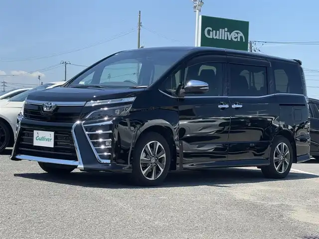 トヨタ ヴォクシー ZS 煌Ⅱ 徳島県 2020(令2)年 5万km ブラック ・ケンウッド９型ナビバックモニター/・カロッツェリアフリップダウンモニター/・両側パワースライドドア/・ＥＴＣ/・クルーズコントロール/・前後ドライブレコーダー/・後席エアコン/・フルセグテレビ/・衝突軽減ブレーキ/・純正フロアマット/・純正アルミホイール/・LEDヘッドライト/・フォグランプ/・クリアランスソナー/・オートハイビーム/・レーンアシスト/・スマートキー/・プッシュスタート