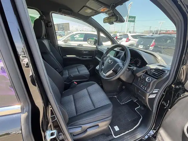 トヨタ ヴォクシー ZS 煌Ⅱ 徳島県 2020(令2)年 5万km ブラック ・ケンウッド９型ナビバックモニター/・カロッツェリアフリップダウンモニター/・両側パワースライドドア/・ＥＴＣ/・クルーズコントロール/・前後ドライブレコーダー/・後席エアコン/・フルセグテレビ/・衝突軽減ブレーキ/・純正フロアマット/・純正アルミホイール/・LEDヘッドライト/・フォグランプ/・クリアランスソナー/・オートハイビーム/・レーンアシスト/・スマートキー/・プッシュスタート